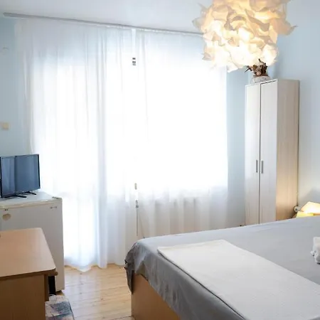 Mikra Къща за гости 3*